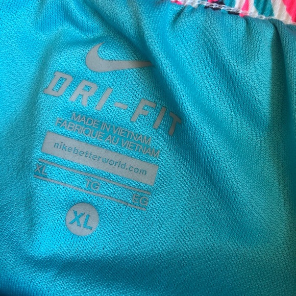 Nike kids running shorts - Picture 3 of 6